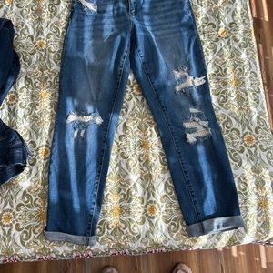 Judy Blue size 3 boyfriend fit distressed with cream thermal patches